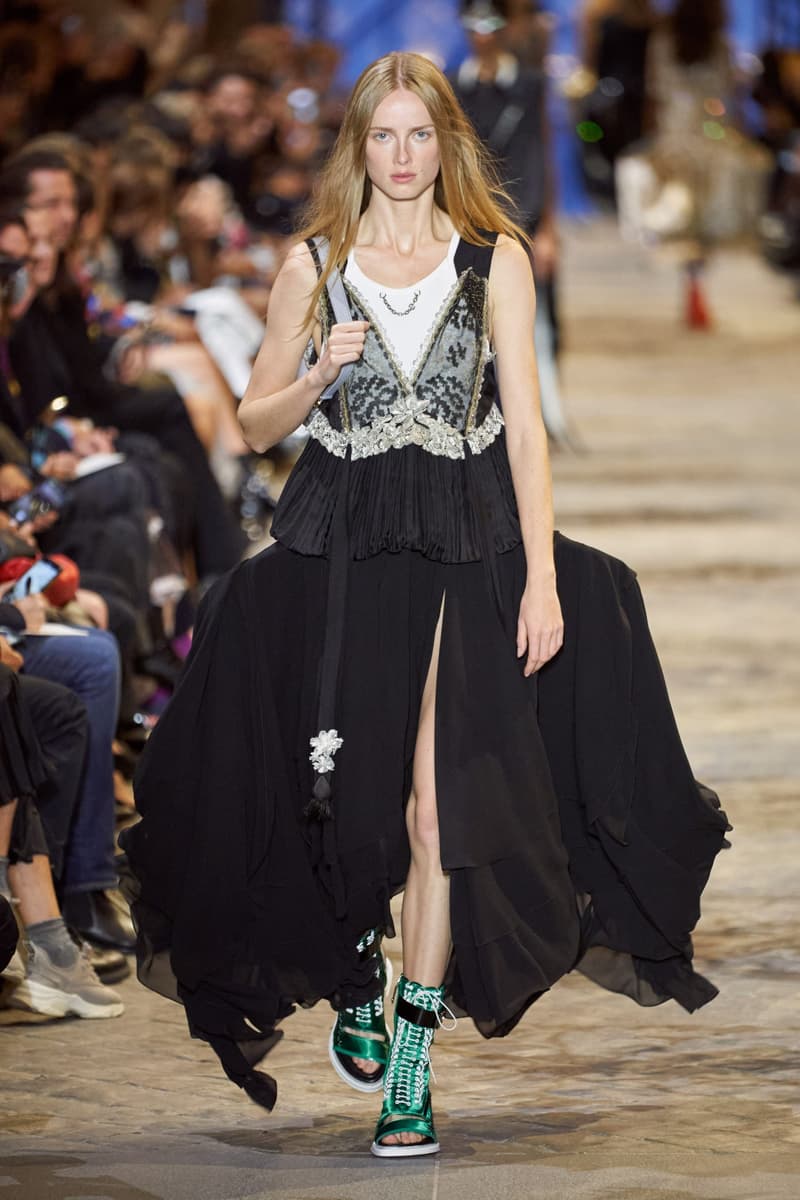 Louis Vuitton 2022ss show runway pfw