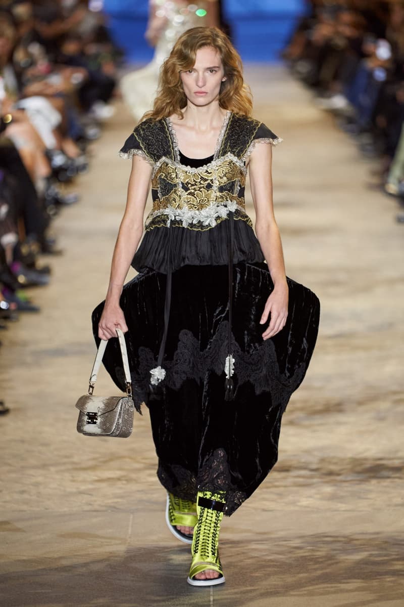 Louis Vuitton 2022ss show runway pfw
