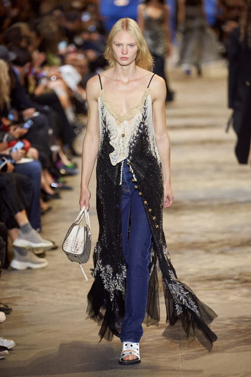 Louis Vuitton 2022ss show runway pfw