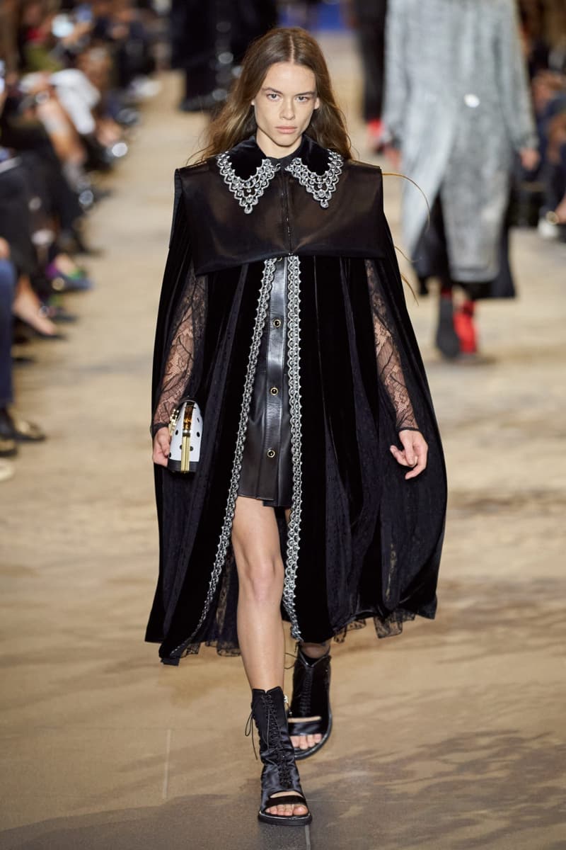 Louis Vuitton 2022ss show runway pfw