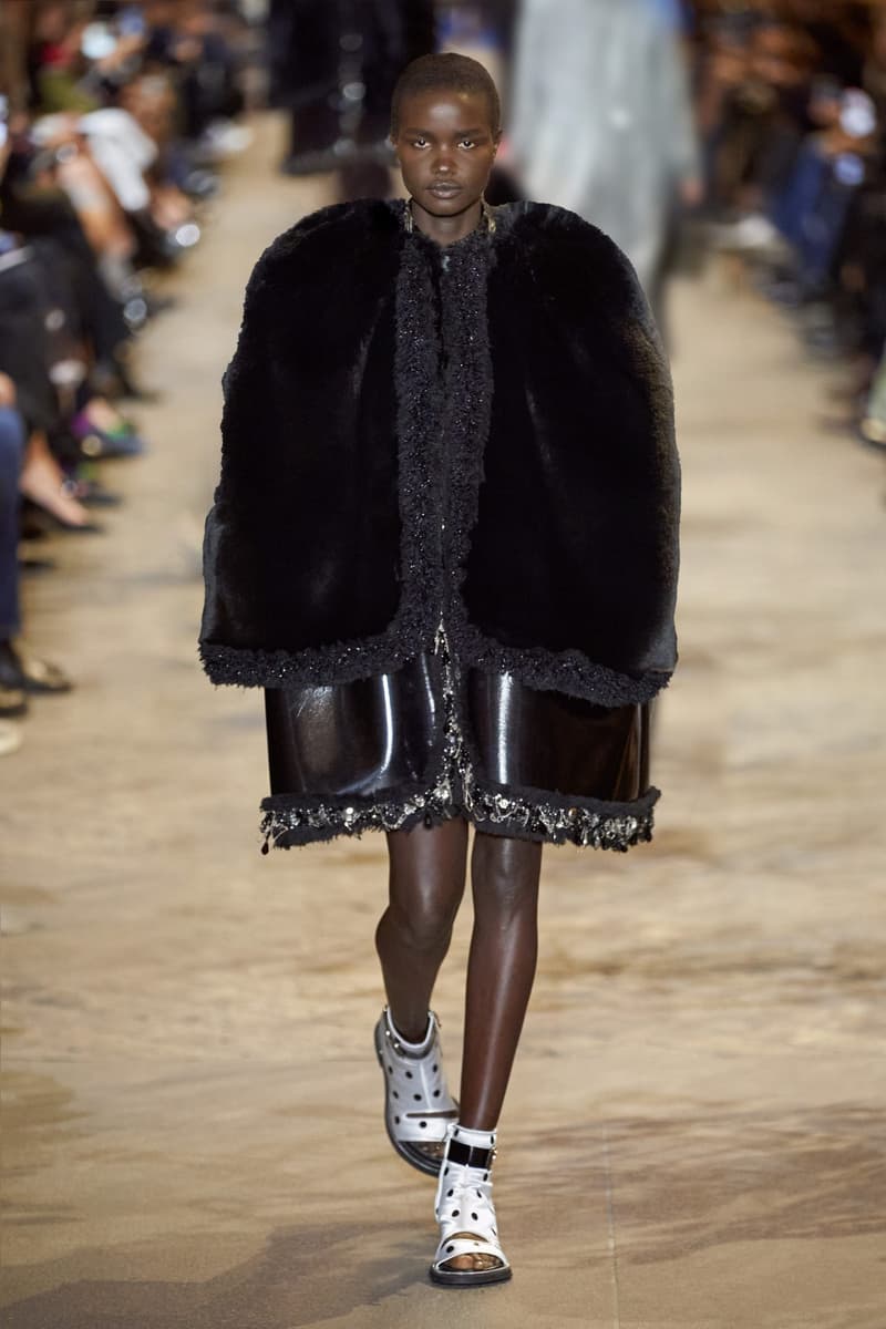 Louis Vuitton 2022ss show runway pfw