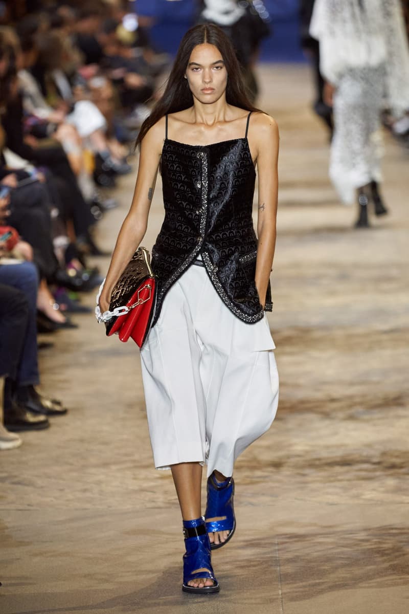 Louis Vuitton 2022ss show runway pfw