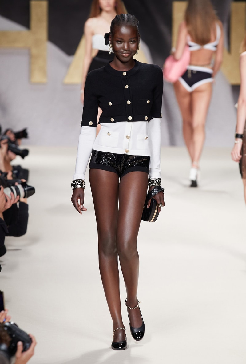 chanel 2022 ss virginie viard runway looks simple 80's