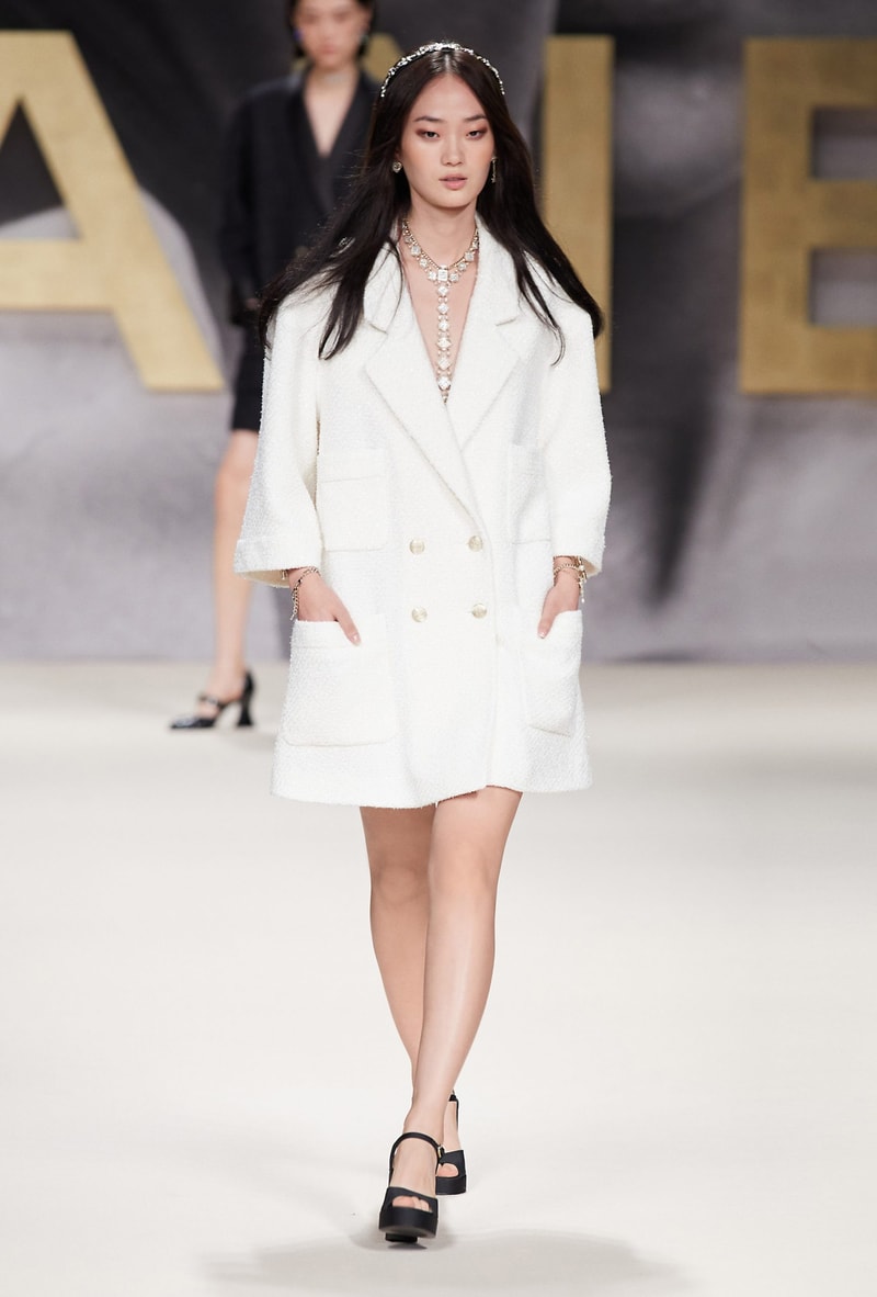 chanel 2022 ss virginie viard runway looks simple 80's