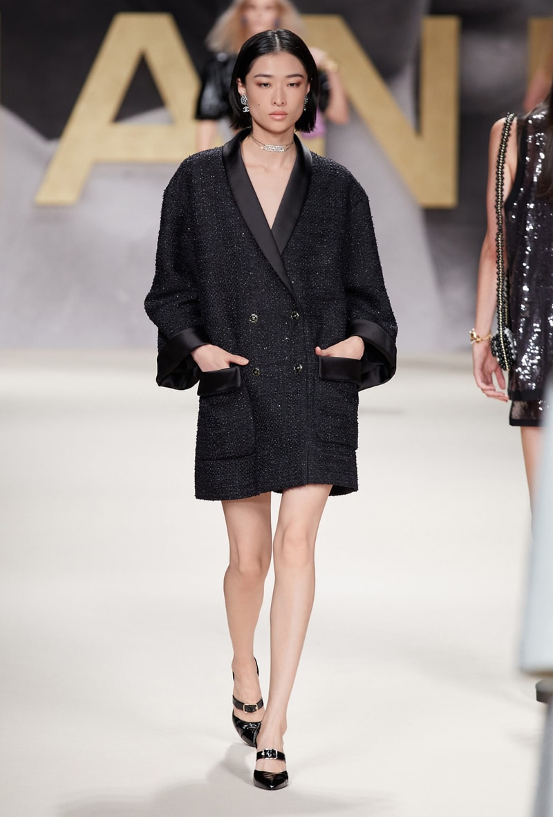 chanel 2022 ss virginie viard runway looks simple 80's