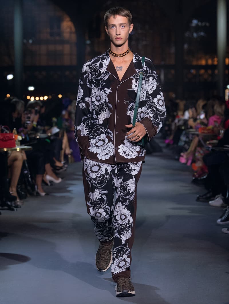 valntino Pierpaolo Piccioli 2022 ss PFW runway looks show