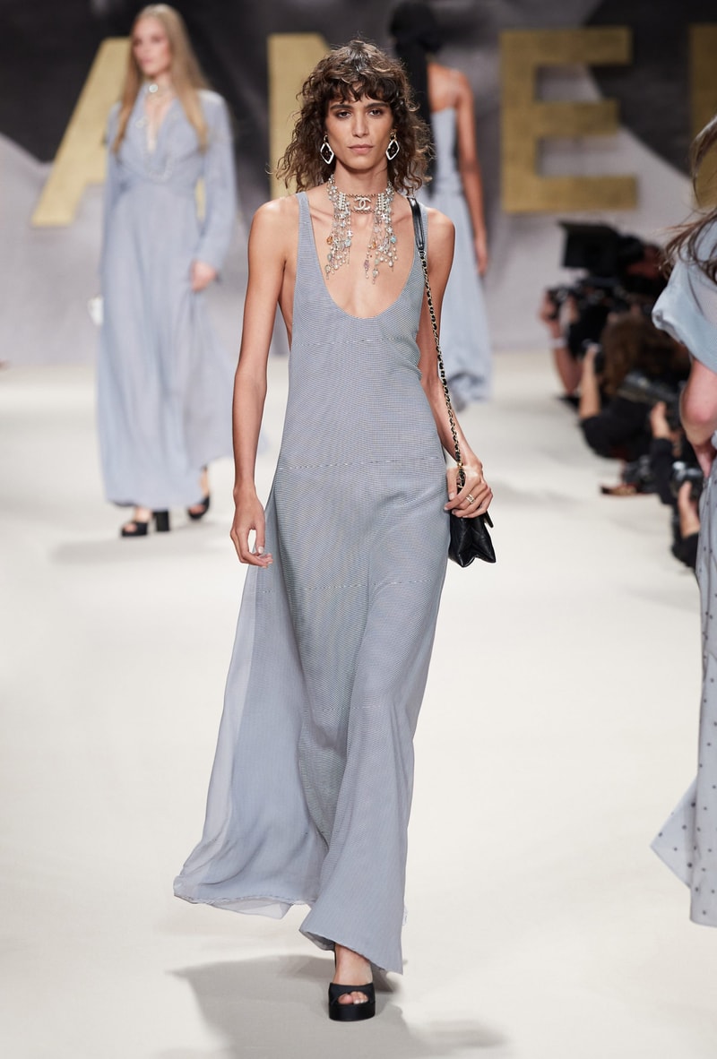 chanel 2022 ss virginie viard runway looks simple 80's