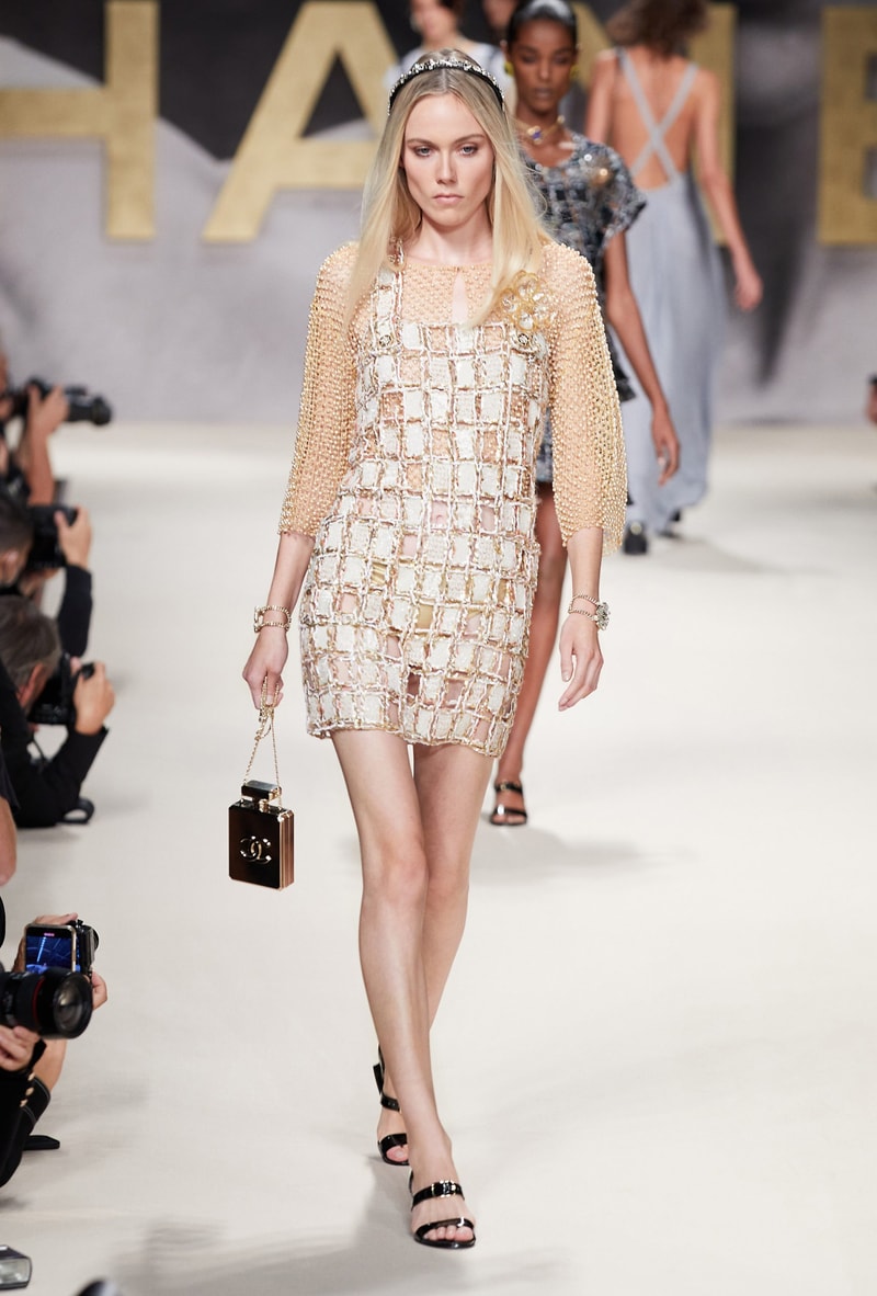 chanel 2022 ss virginie viard runway looks simple 80's