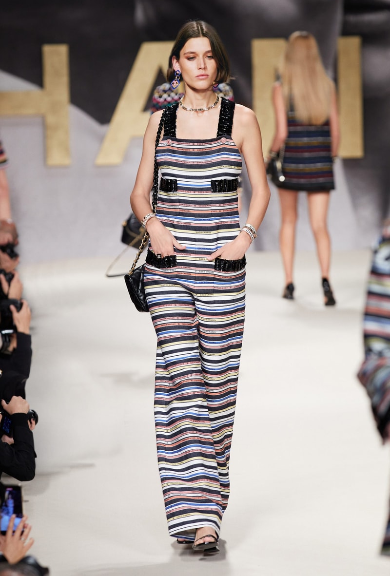 chanel 2022 ss virginie viard runway looks simple 80's