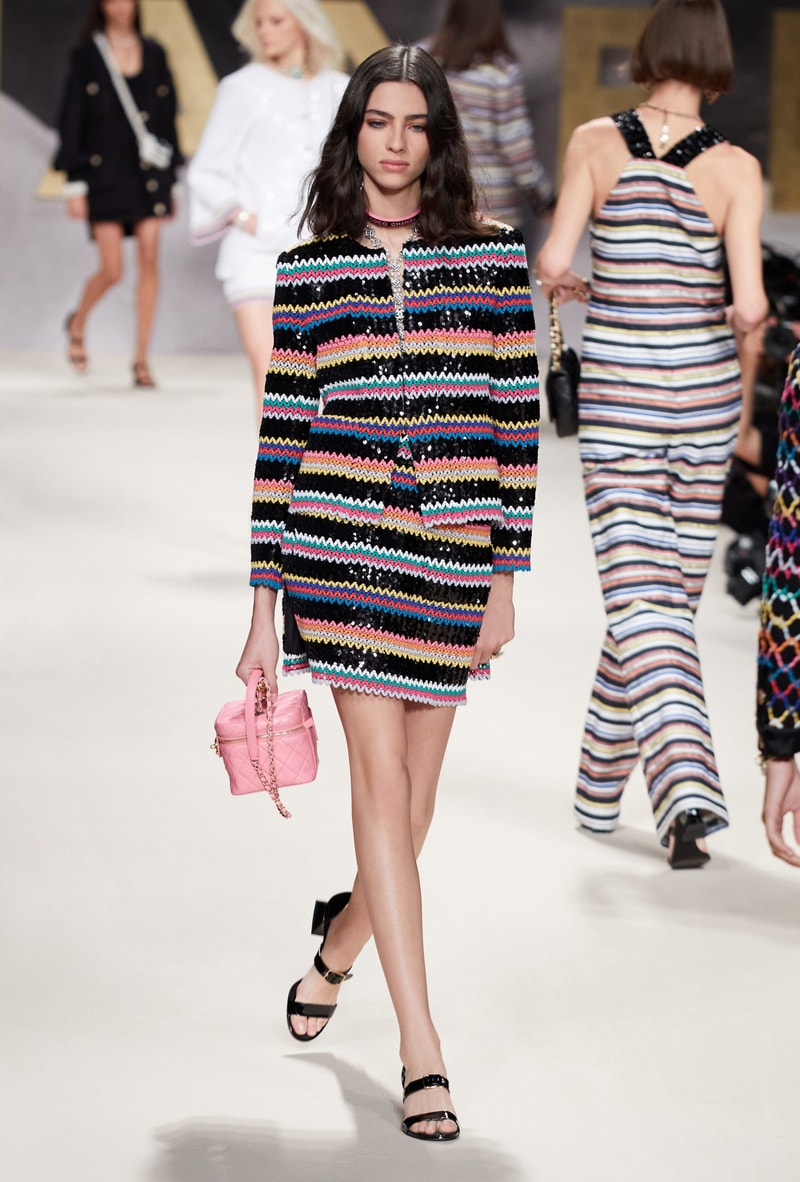 chanel 2022 ss virginie viard runway looks simple 80's