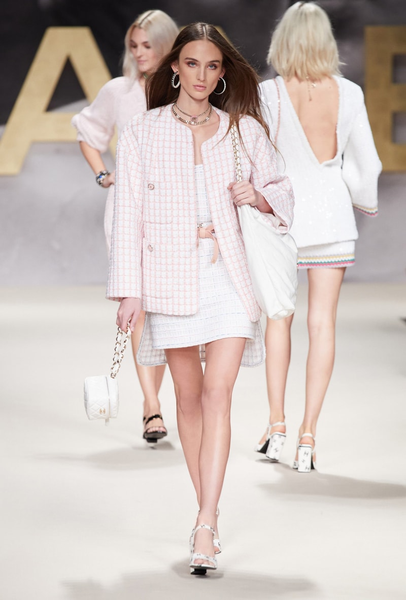 chanel 2022 ss virginie viard runway looks simple 80's