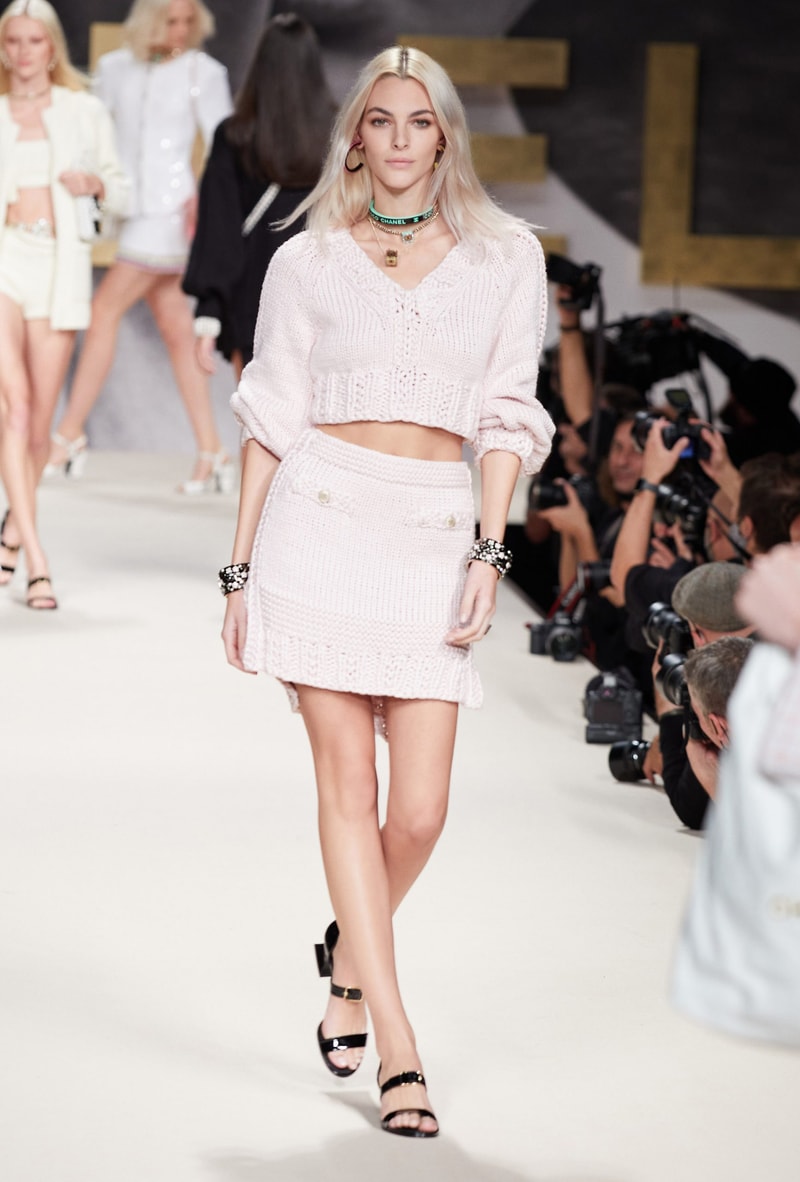 chanel 2022 ss virginie viard runway looks simple 80's