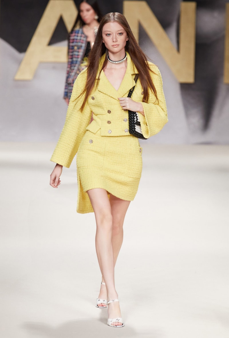 chanel 2022 ss virginie viard runway looks simple 80's