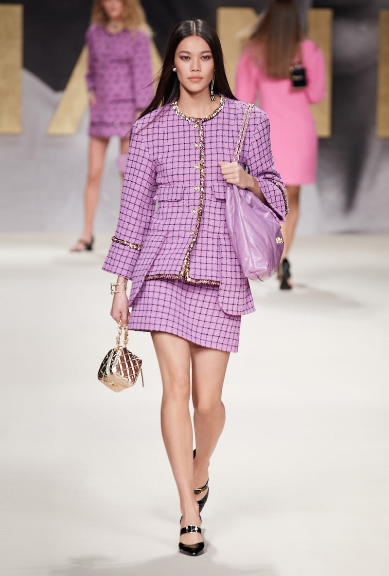 chanel 2022 ss virginie viard runway looks simple 80's