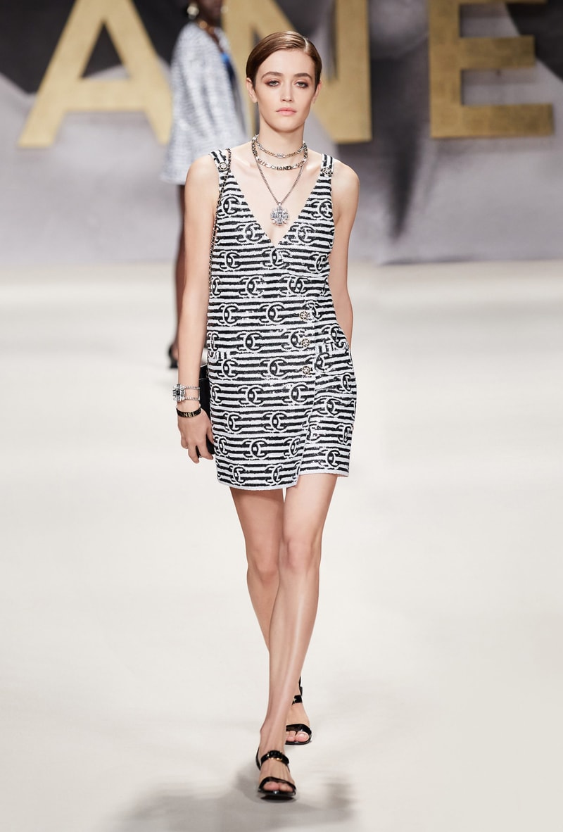 chanel 2022 ss virginie viard runway looks simple 80's