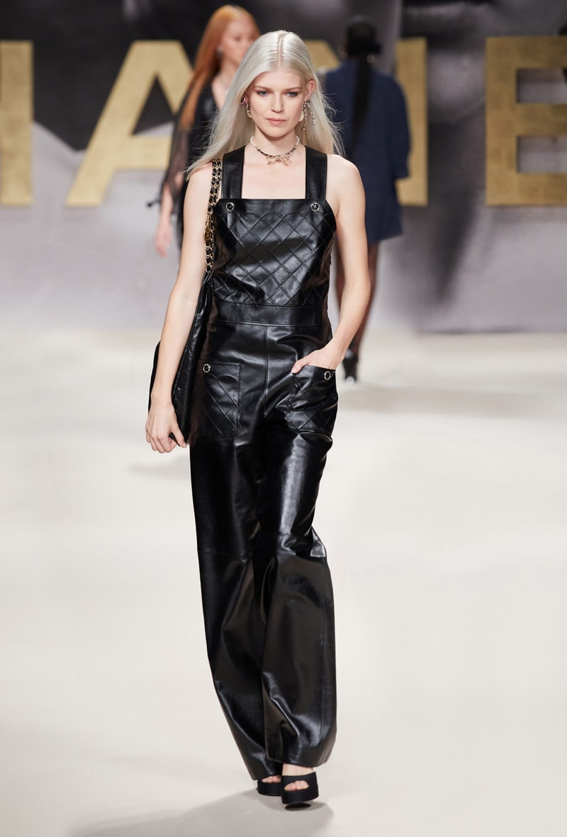 chanel 2022 ss virginie viard runway looks simple 80's