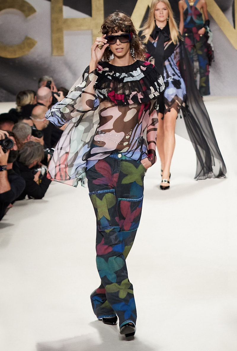 chanel 2022 ss virginie viard runway looks simple 80's