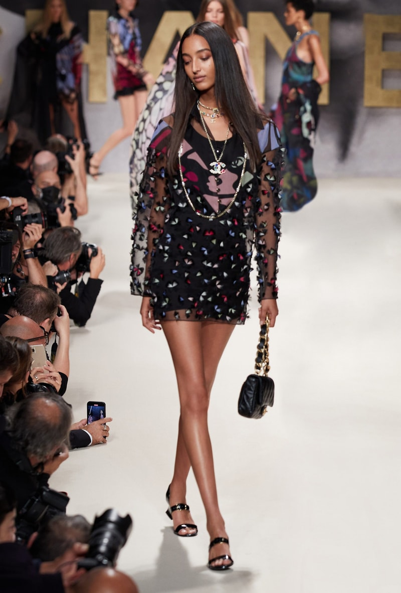 chanel 2022 ss virginie viard runway looks simple 80's