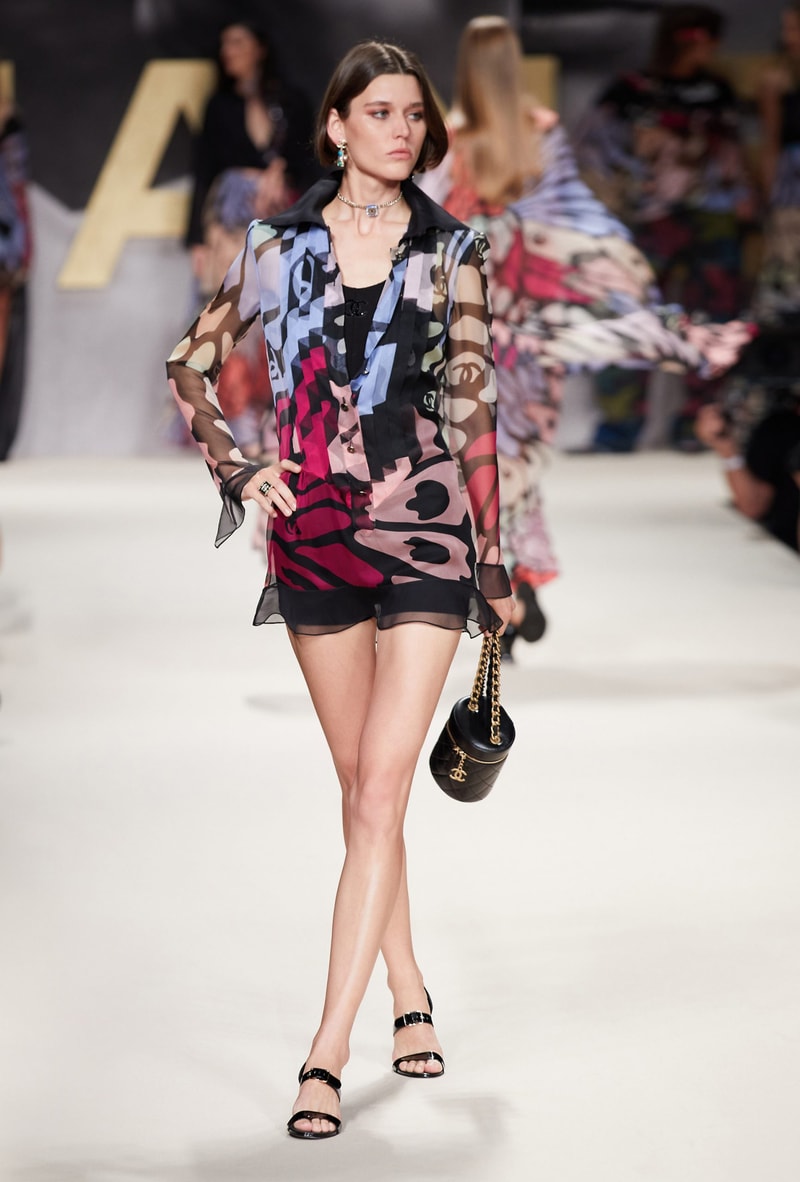 chanel 2022 ss virginie viard runway looks simple 80's