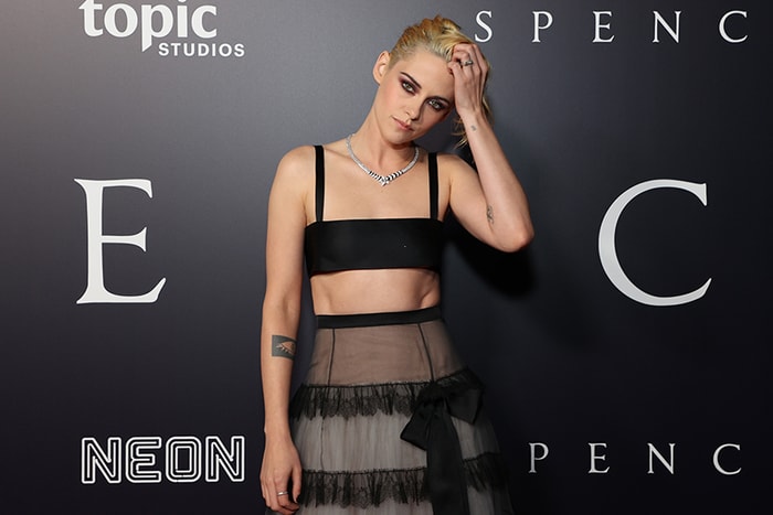出席《Spencer》首映會，Kristen Stewart 藏在優雅 Chanel 訂製服下的完美身材引起熱議！