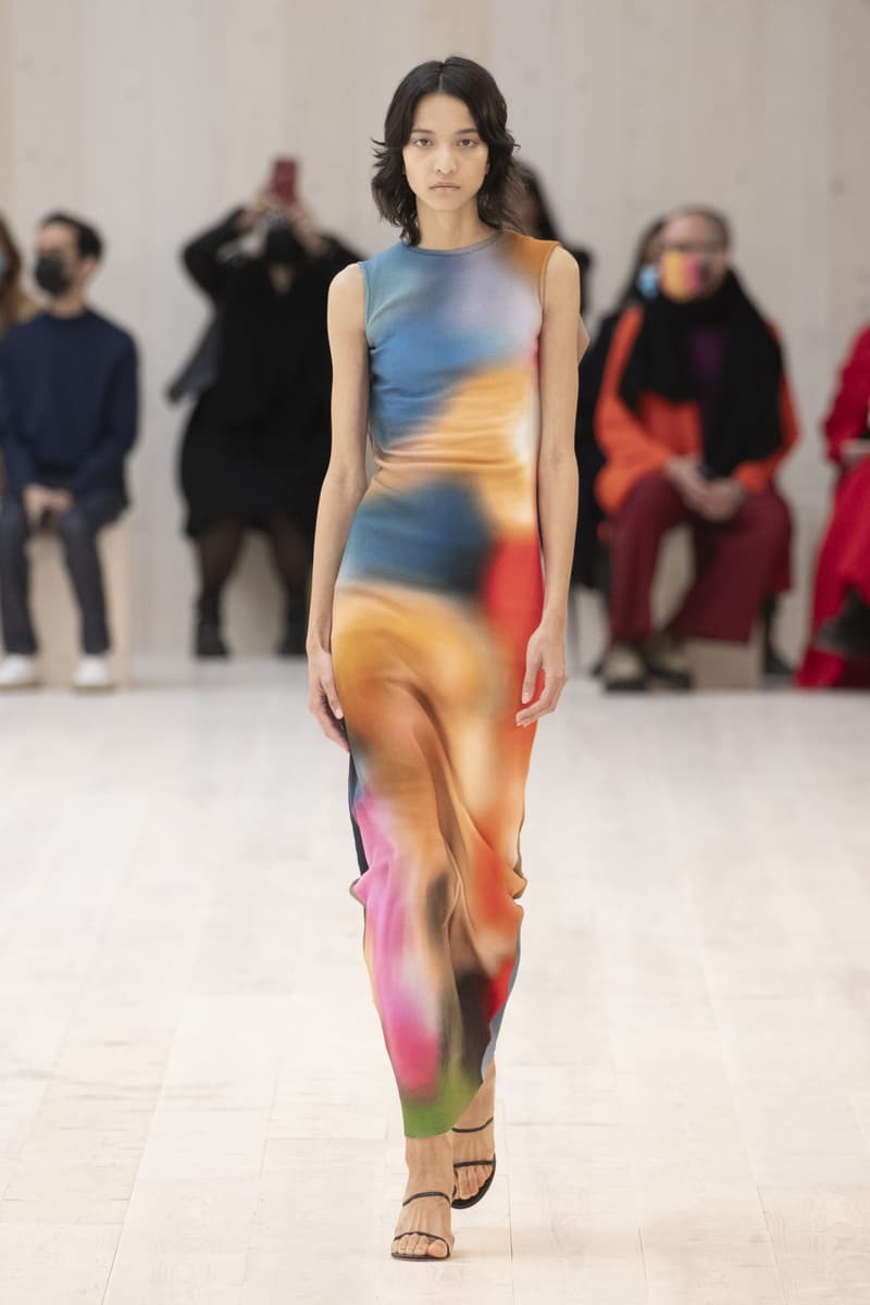 loewe 2022 ss pfw runway looks paris
