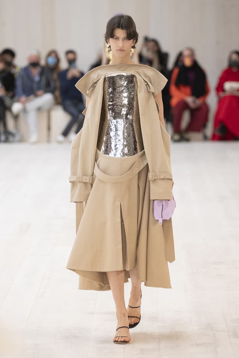loewe 2022 ss pfw runway looks paris