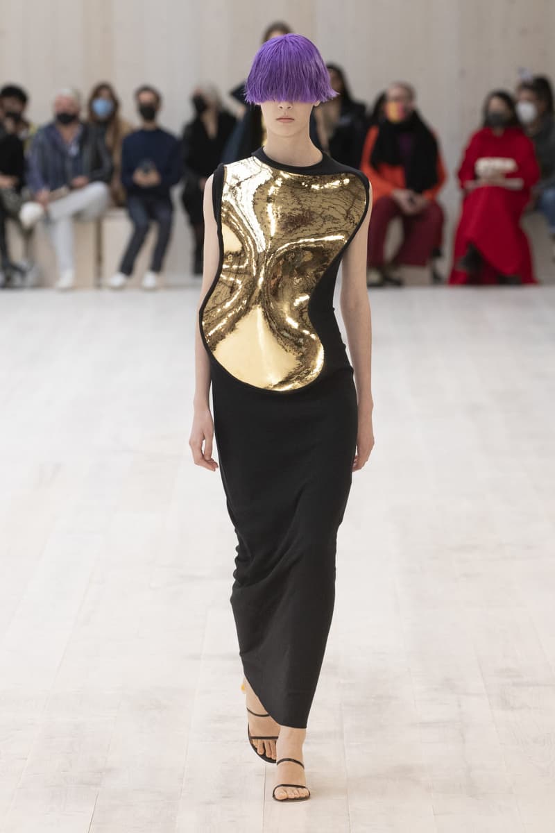 loewe 2022 ss pfw runway looks paris