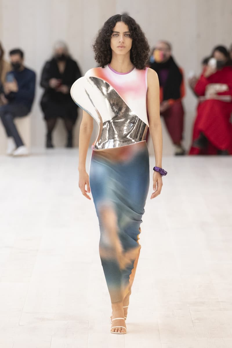 loewe 2022 ss pfw runway looks paris
