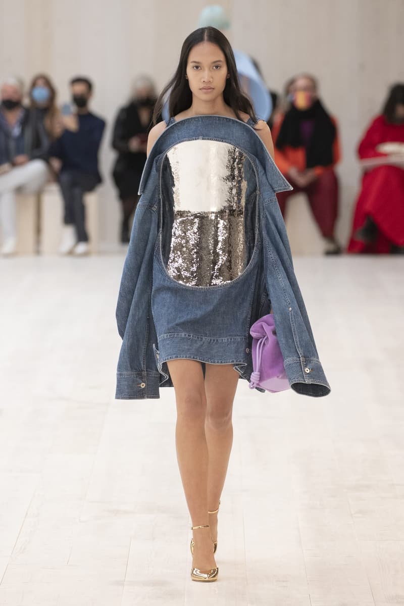 loewe 2022 ss pfw runway looks paris