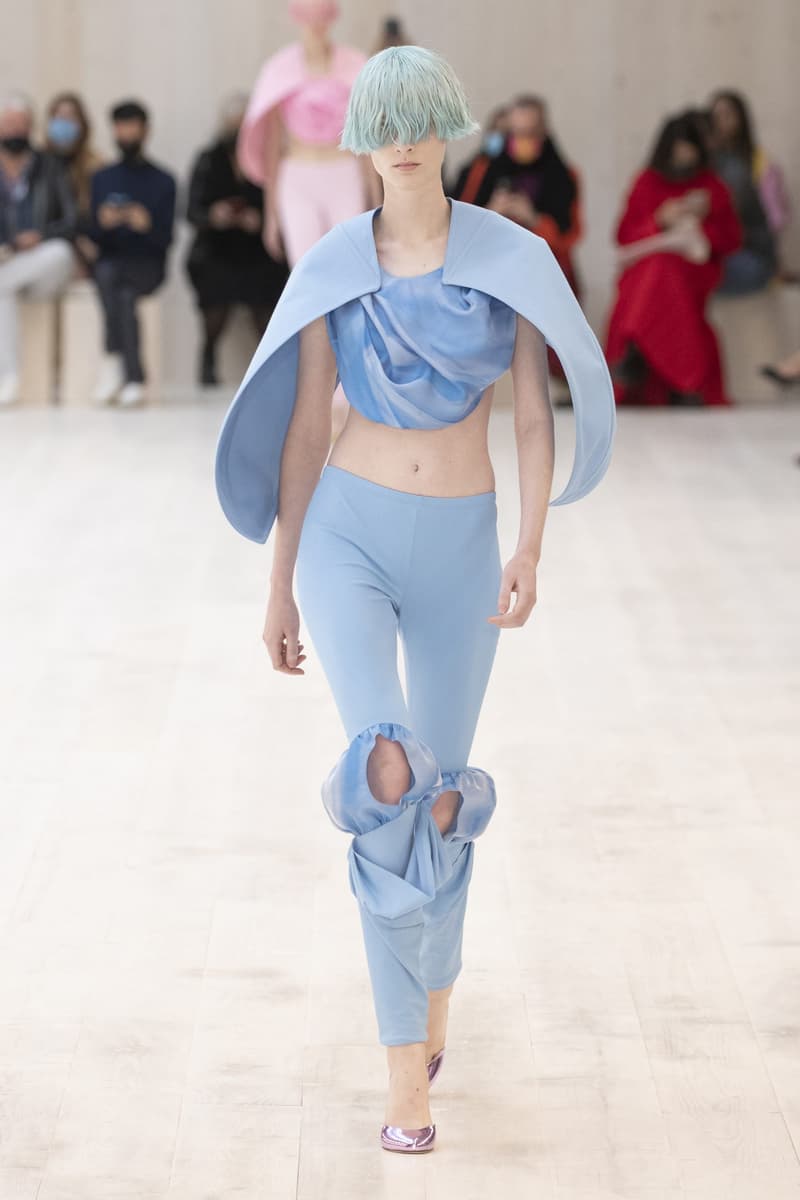loewe 2022 ss pfw runway looks paris
