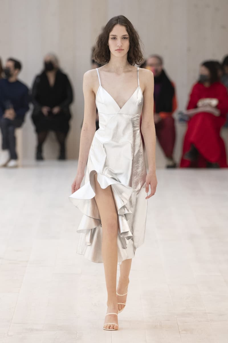 loewe 2022 ss pfw runway looks paris