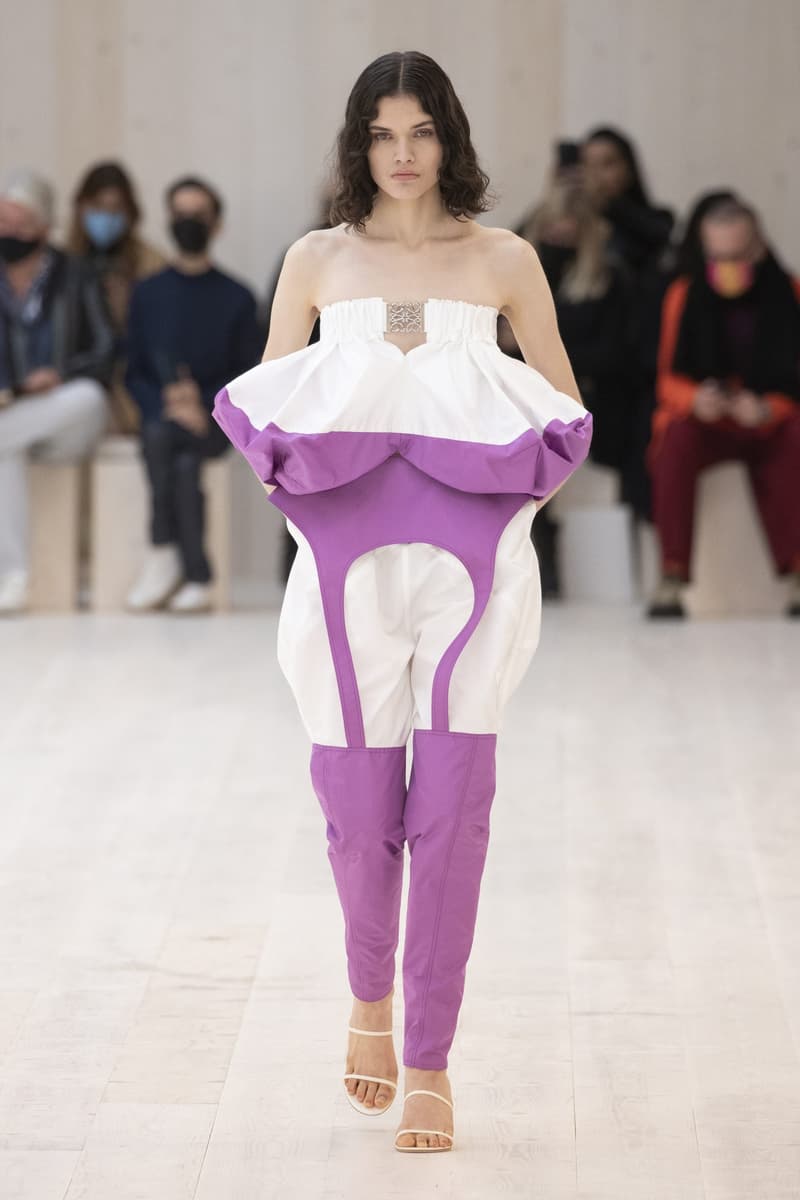 loewe 2022 ss pfw runway looks paris