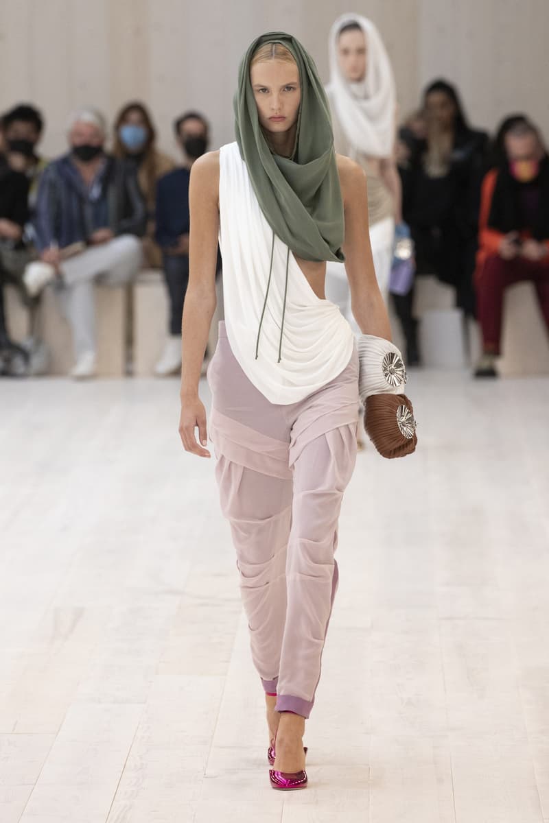 loewe 2022 ss pfw runway looks paris