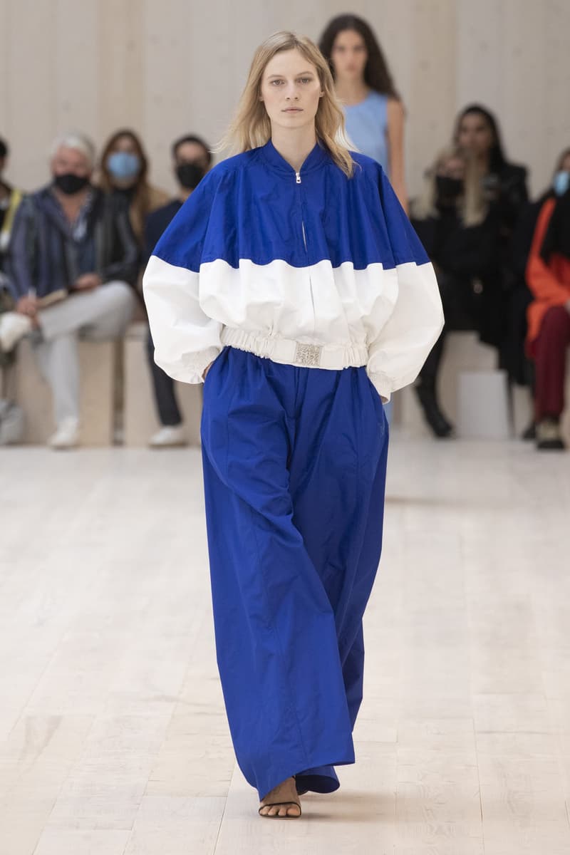 loewe 2022 ss pfw runway looks paris