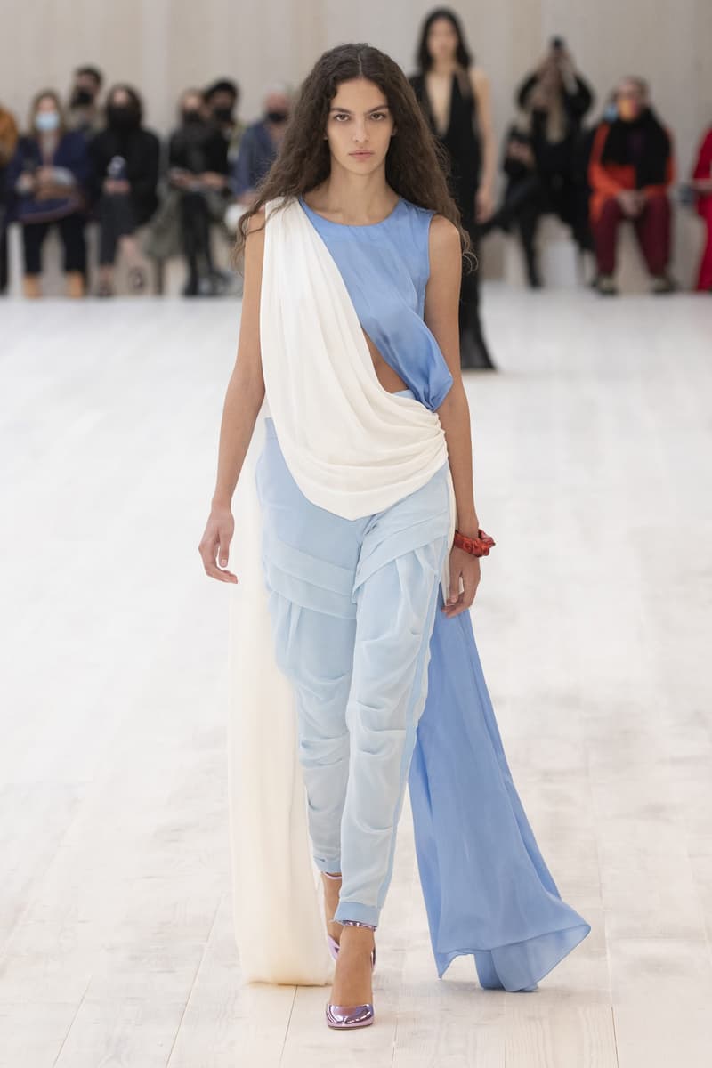 loewe 2022 ss pfw runway looks paris