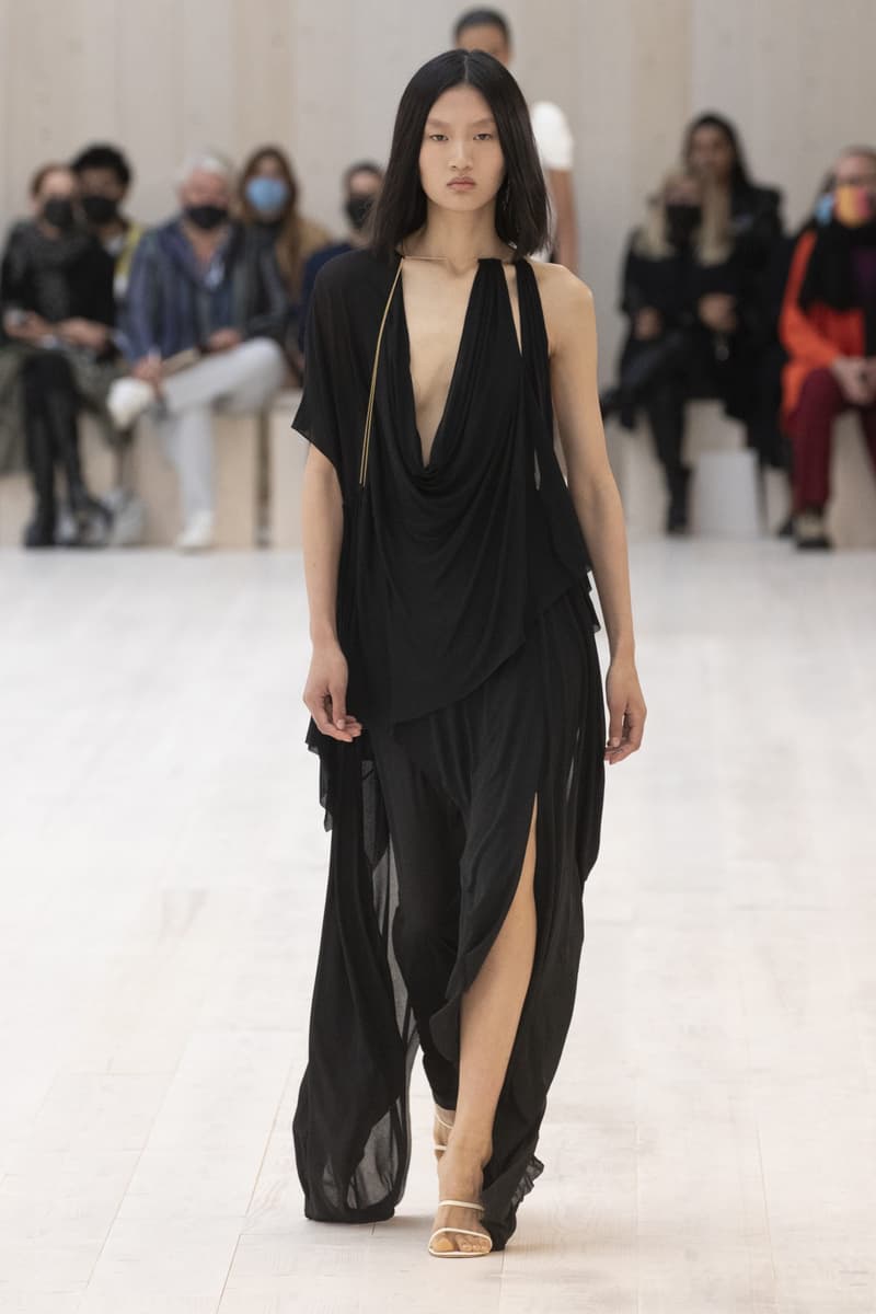 loewe 2022 ss pfw runway looks paris