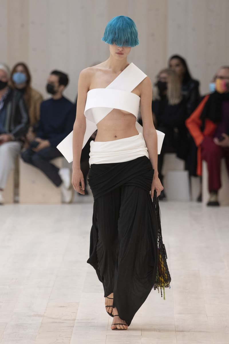 loewe 2022 ss pfw runway looks paris