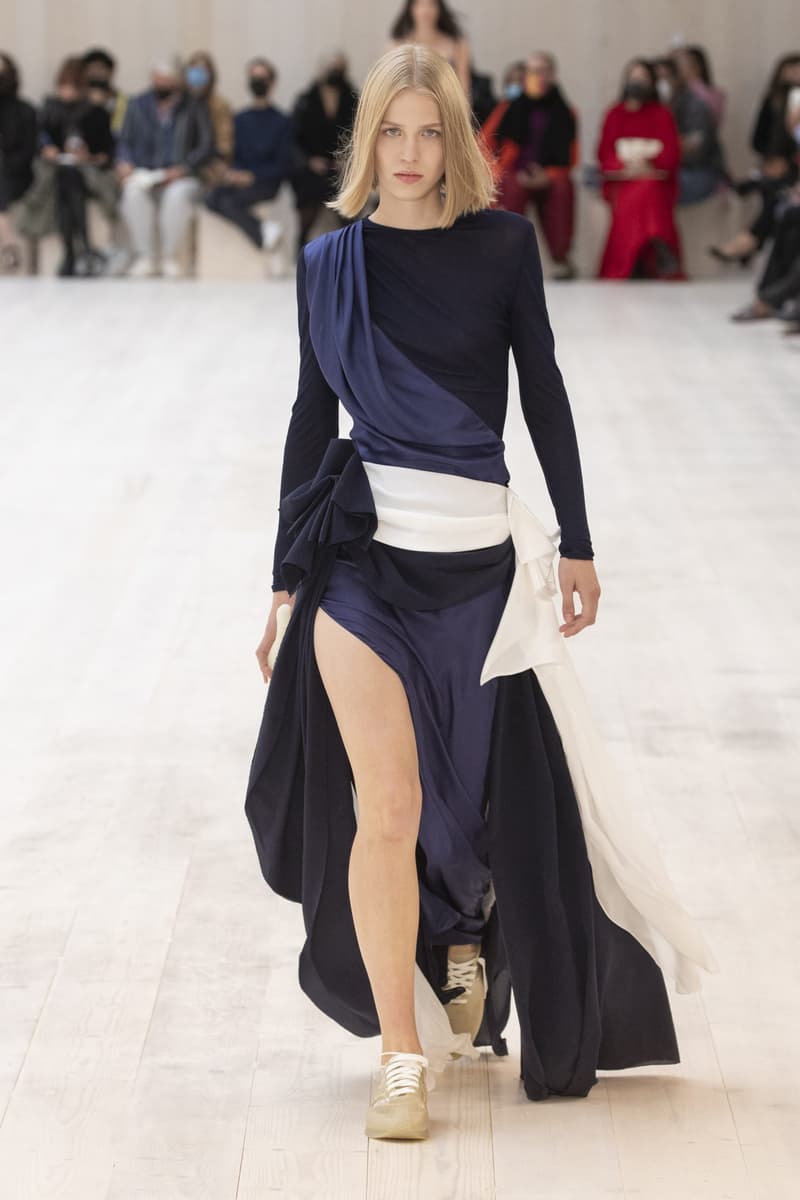 loewe 2022 ss pfw runway looks paris
