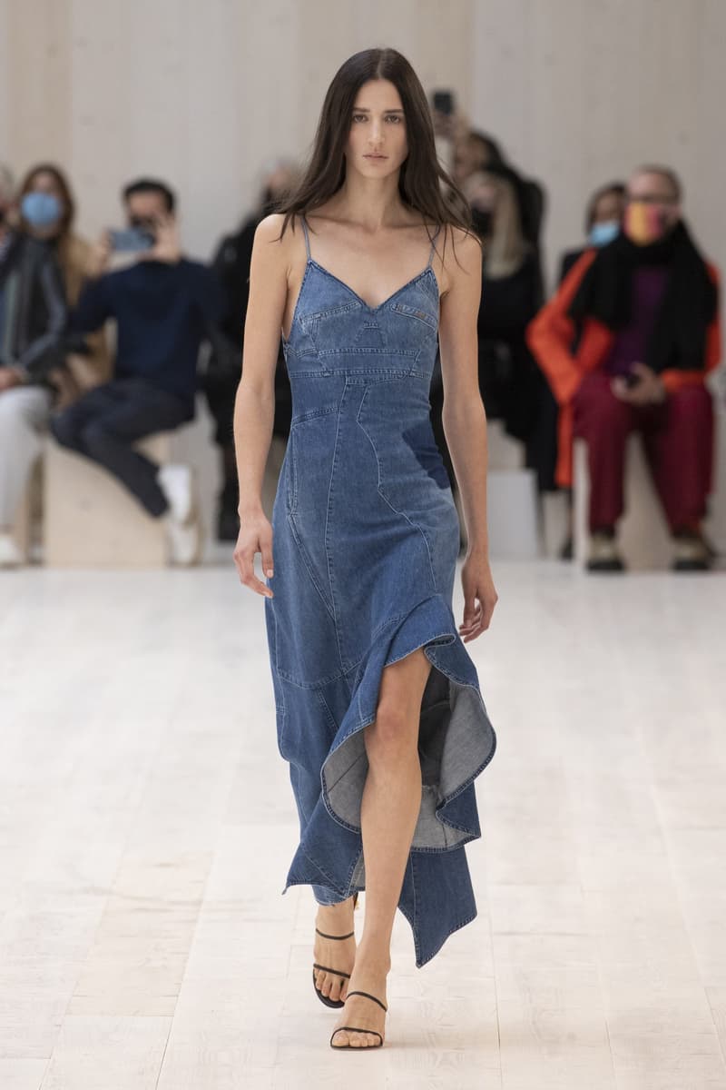 loewe 2022 ss pfw runway looks paris