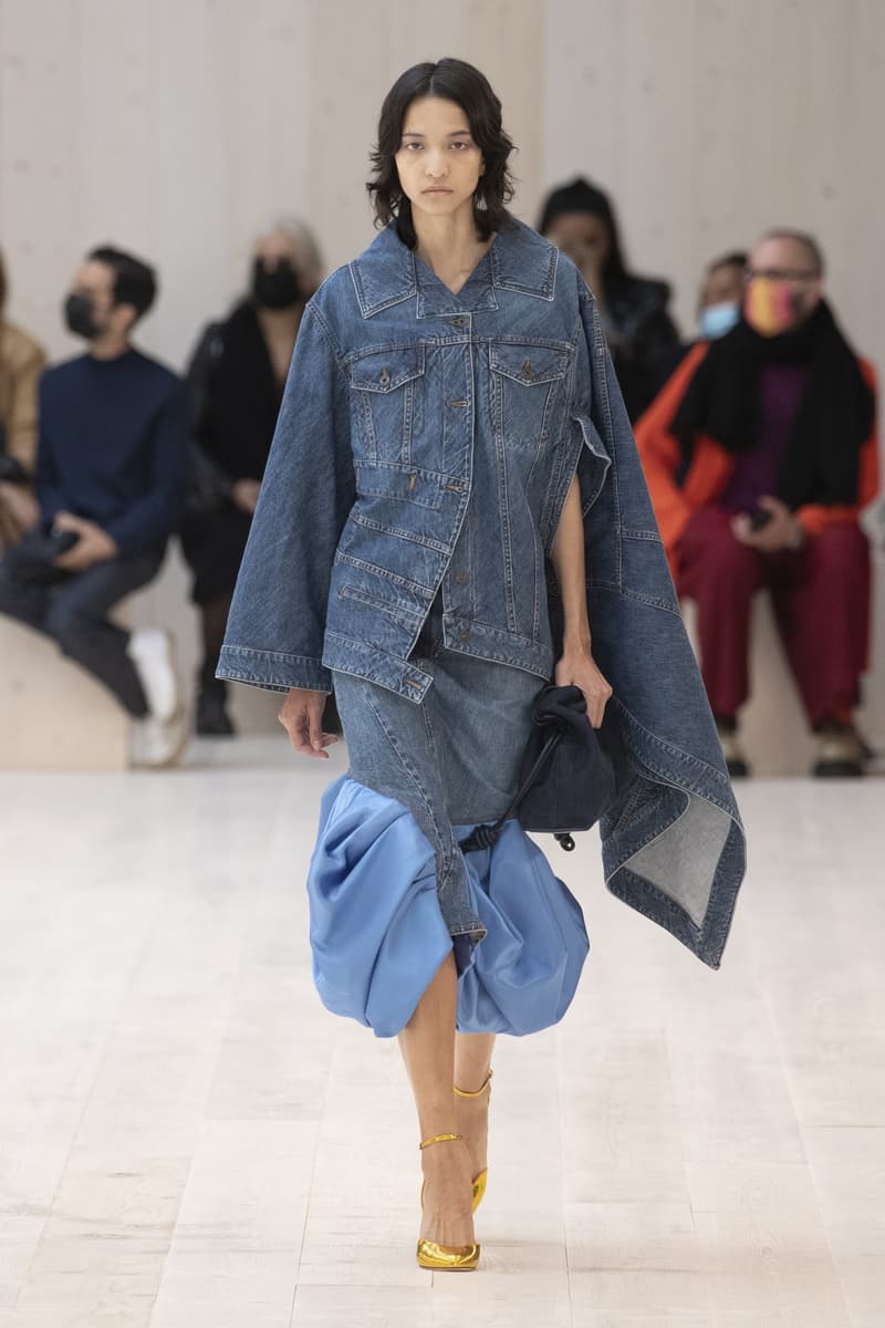 loewe 2022 ss pfw runway looks paris