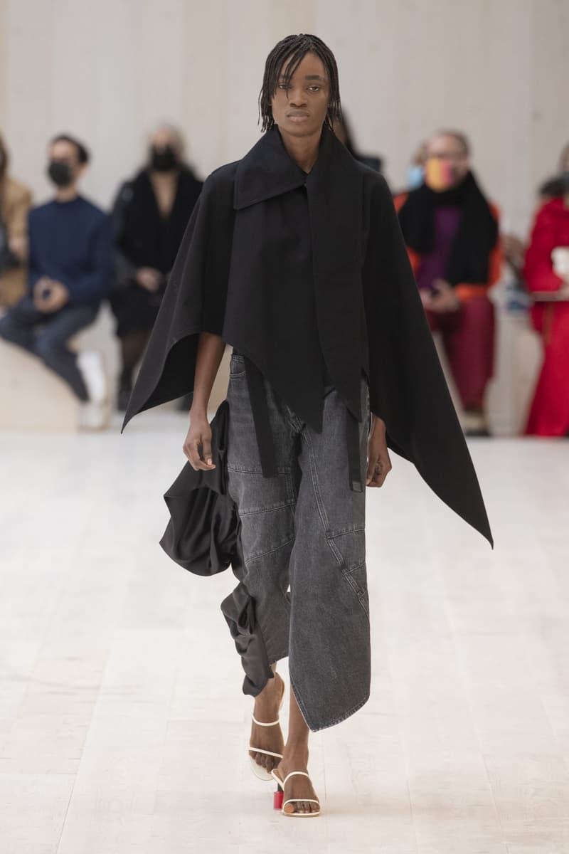 loewe 2022 ss pfw runway looks paris