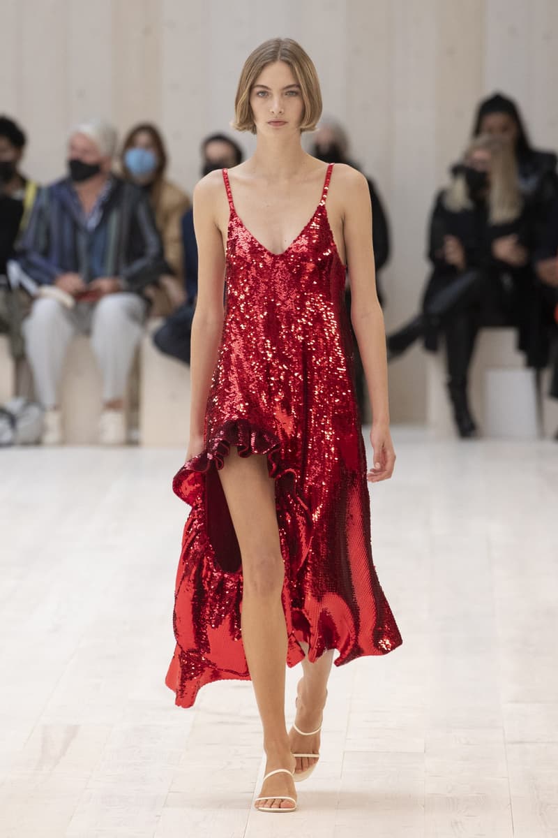 loewe 2022 ss pfw runway looks paris