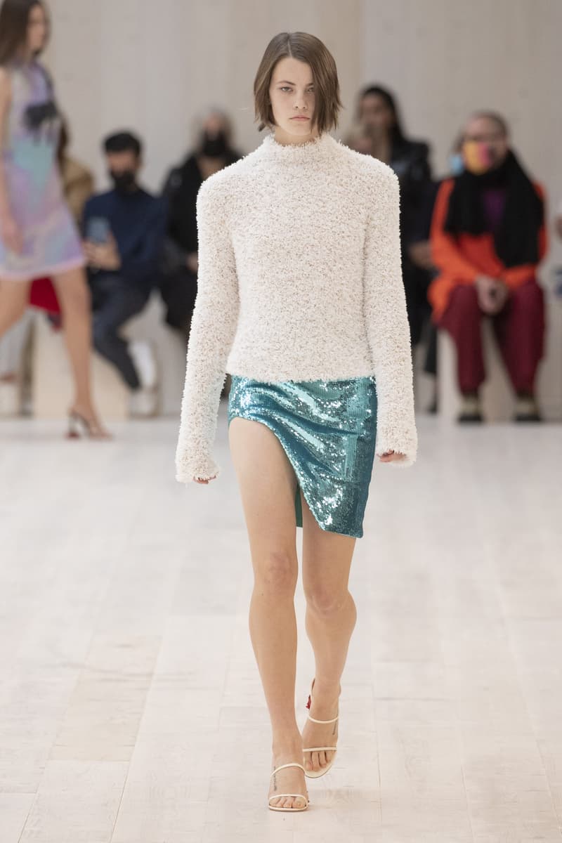 loewe 2022 ss pfw runway looks paris