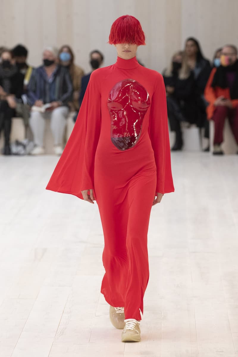 loewe 2022 ss pfw runway looks paris