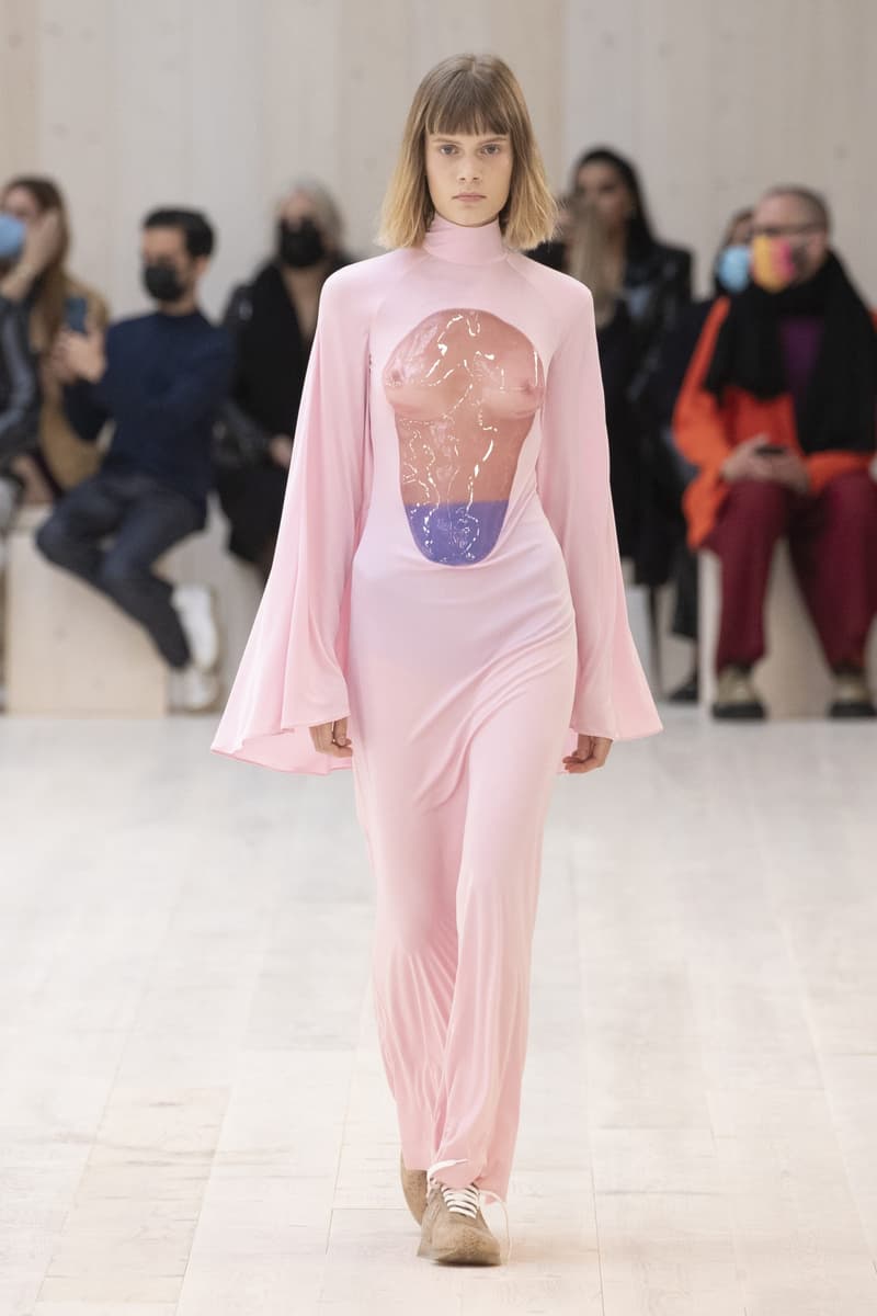 loewe 2022 ss pfw runway looks paris