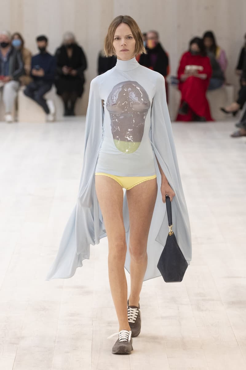 loewe 2022 ss pfw runway looks paris