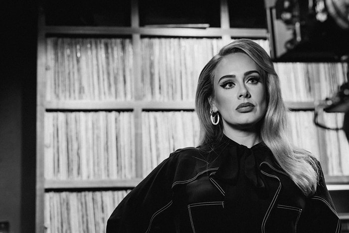 睽違 6 年終於等到：Adele 帶著新專輯《30》回歸，將離婚恢復單身的心境寫進歌裡。