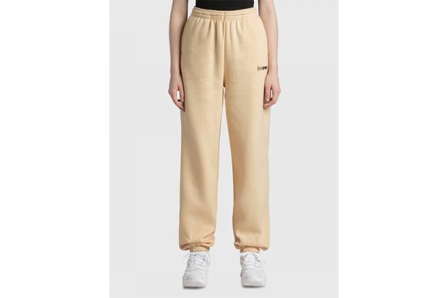 4-fashionable-way-to-style-track-pants-04