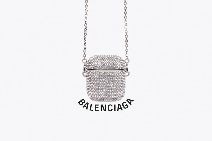 沒辦法比它更高調，Balenciaga 鑲滿水鑽的 AirPods Case！