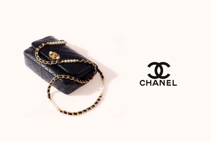 優雅復古的代名詞：詢問度極高的 Chanel Small Flap Bag 加上珍珠後更可愛！